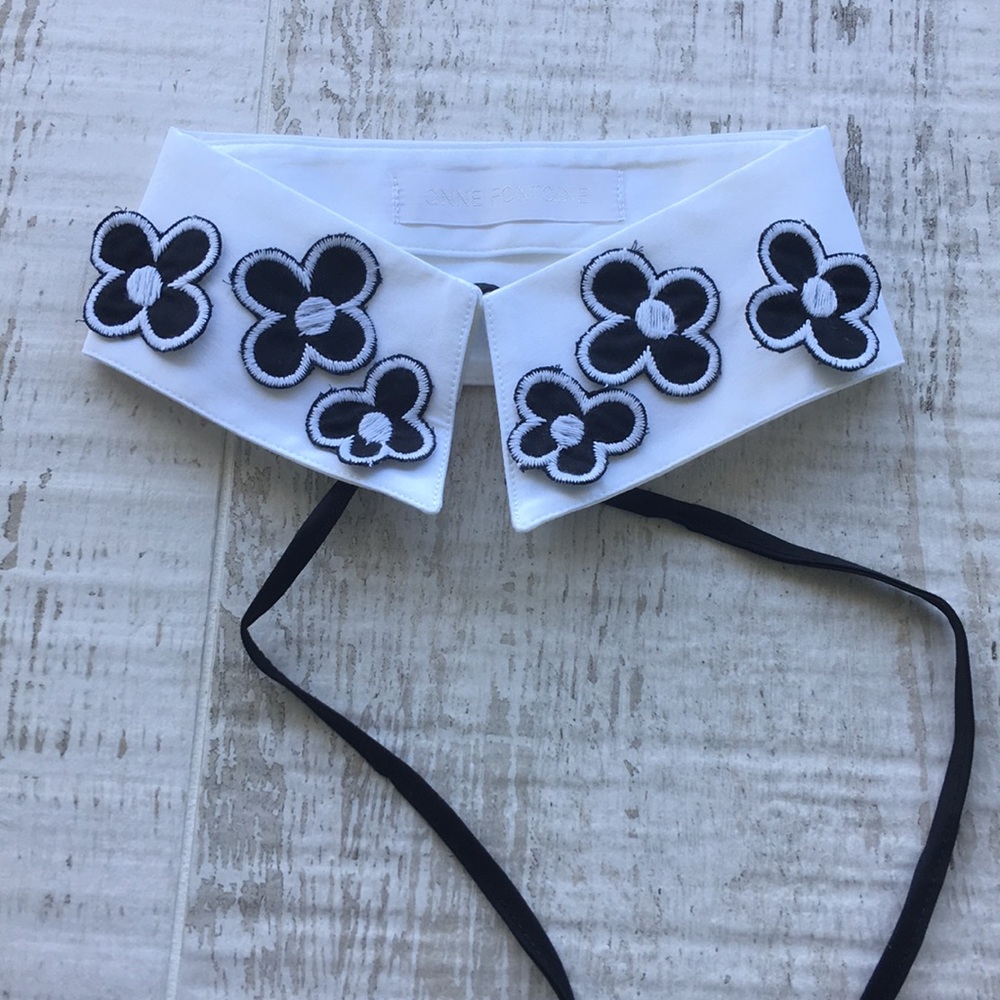 Anne Fontaine Collar